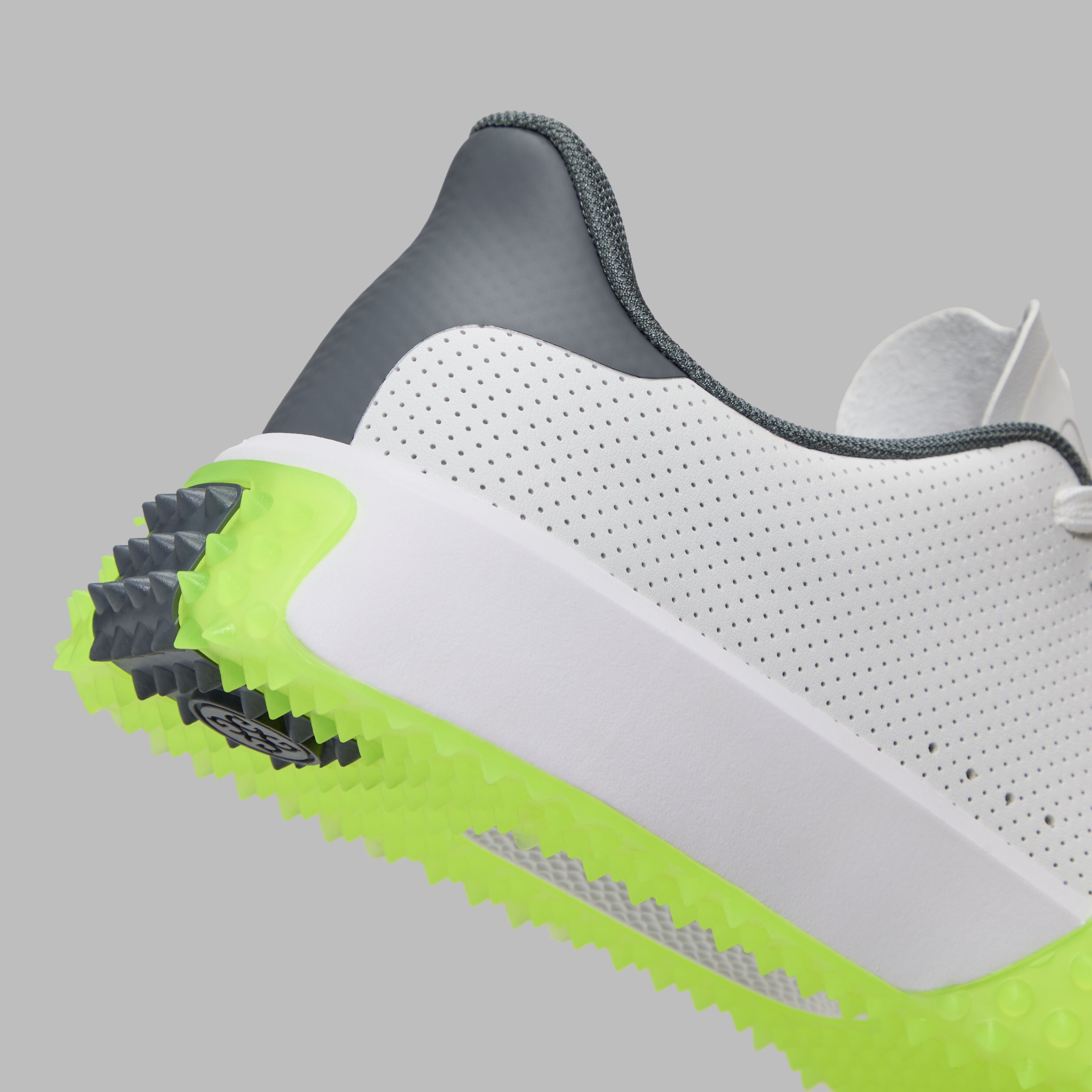 G.112 PERFORATED GOLF SHOE