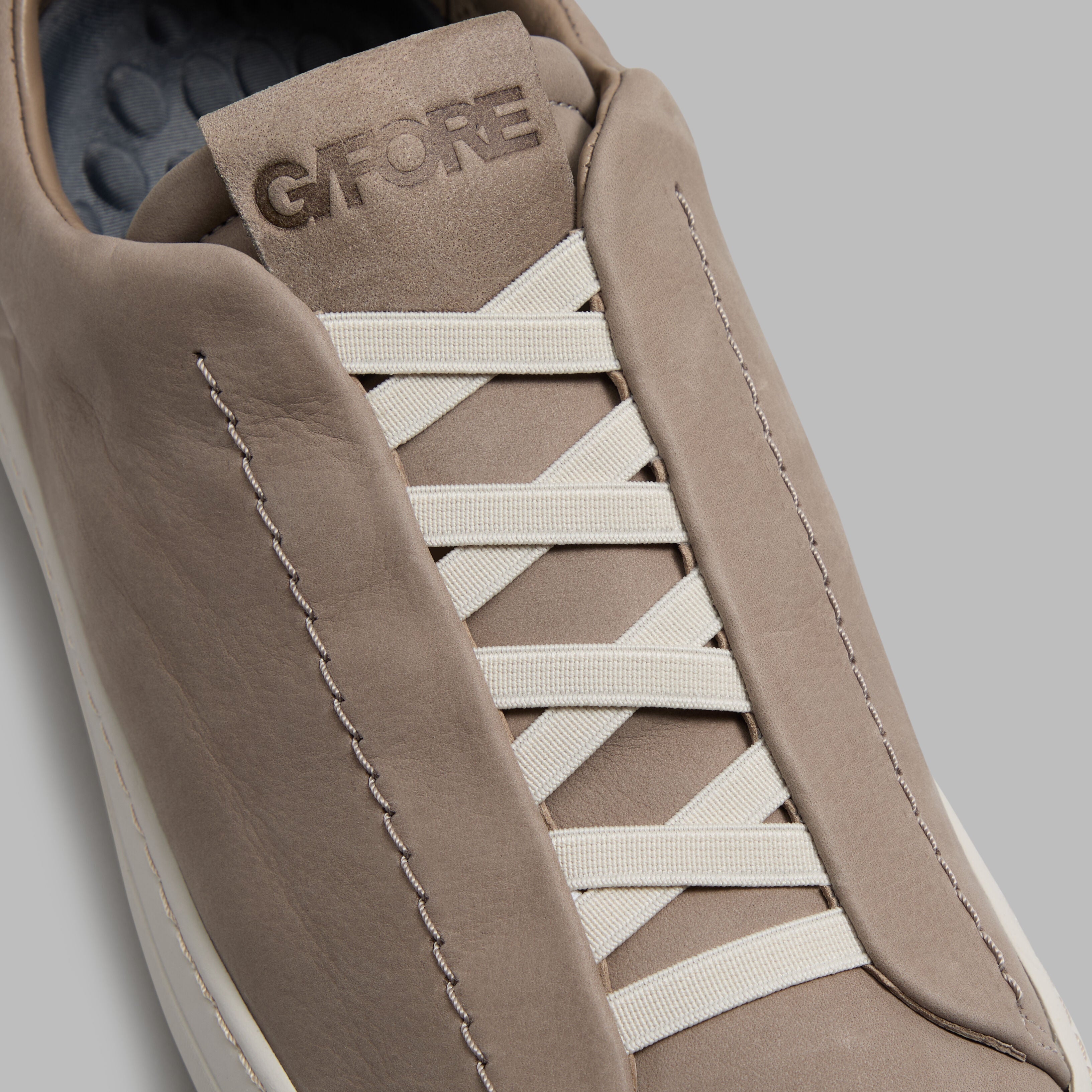 ENDEAVOUR SLIP ON LEATHER SNEAKER