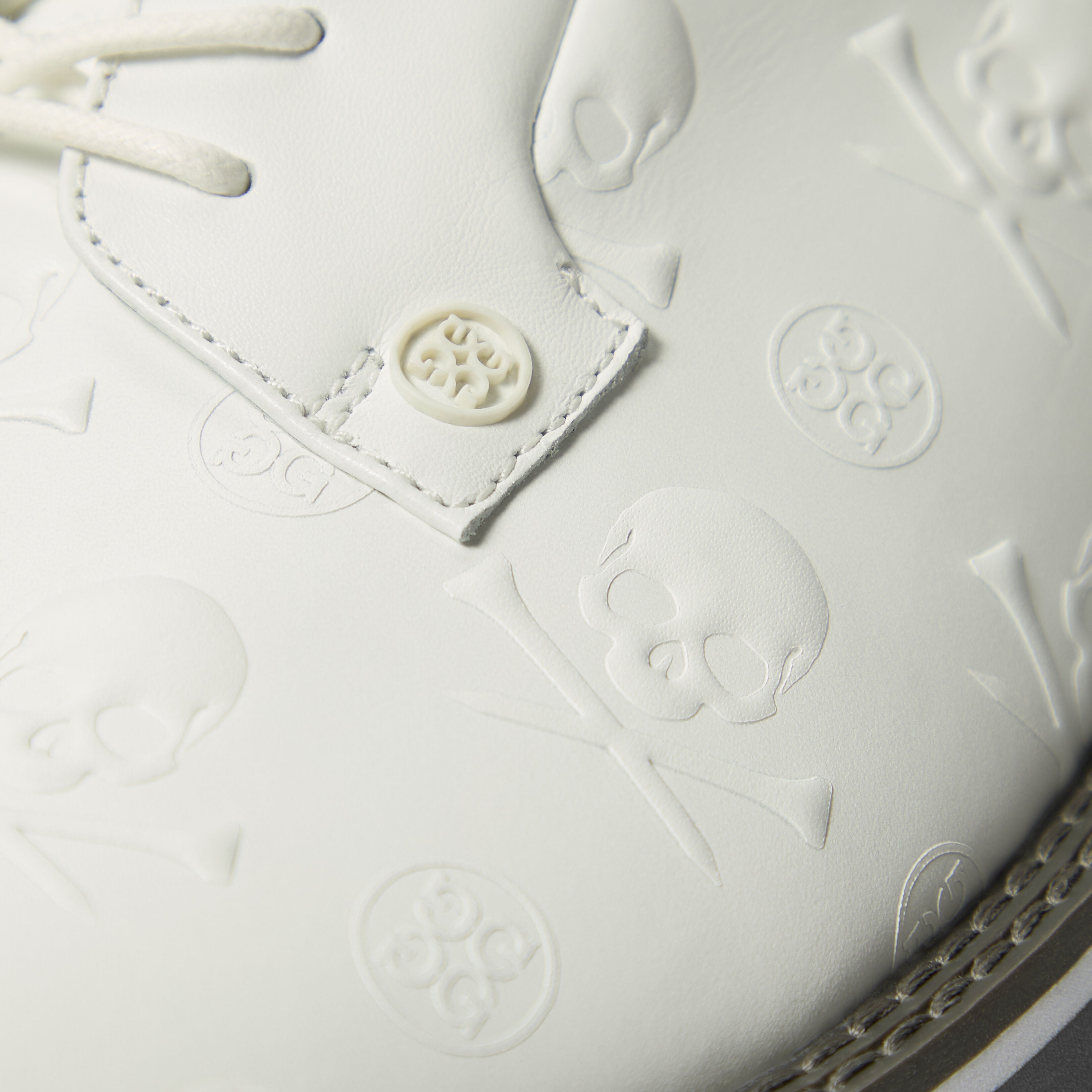 GALLIVANTER EMBOSSED SKULL & TEES LEATHER GOLF SHOE
