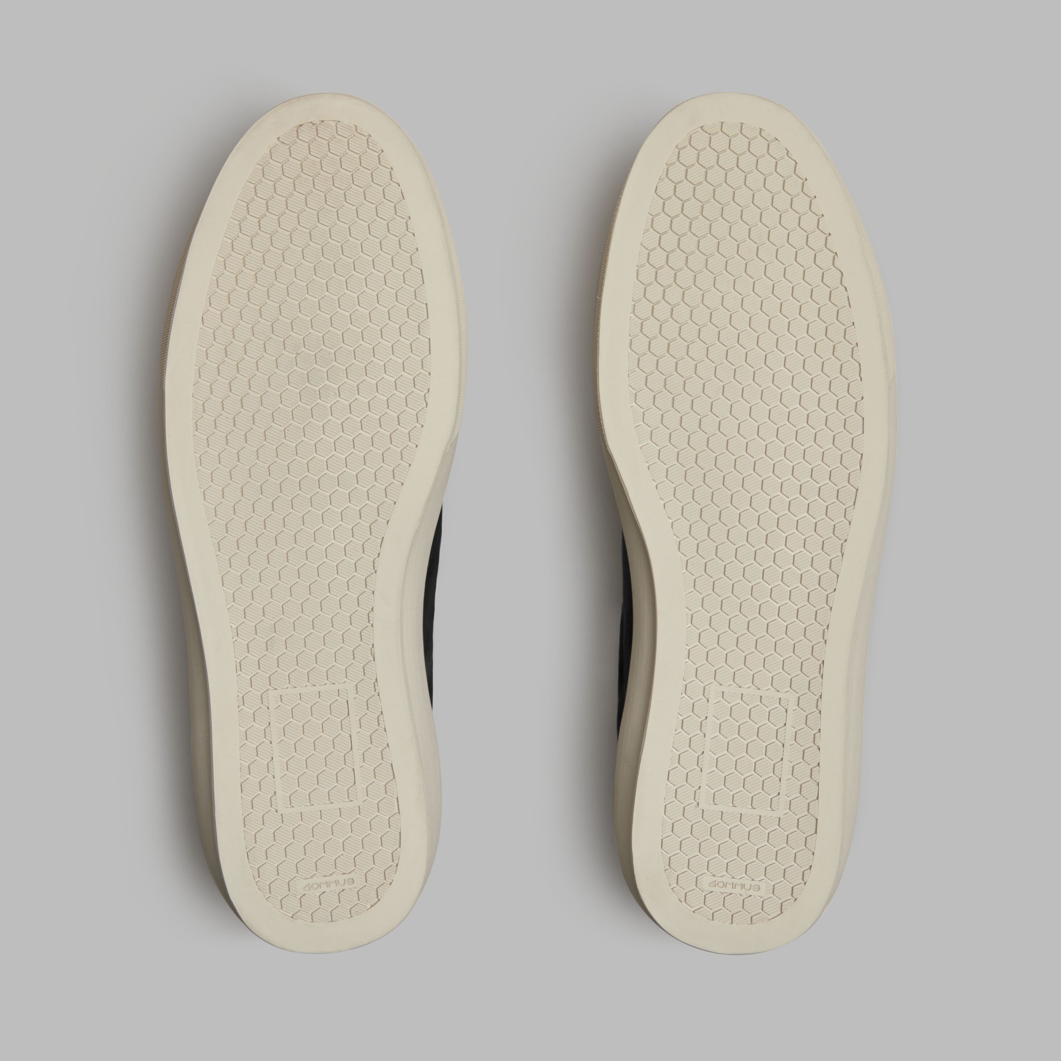 ENDEAVOUR SLIP ON LEATHER SNEAKER