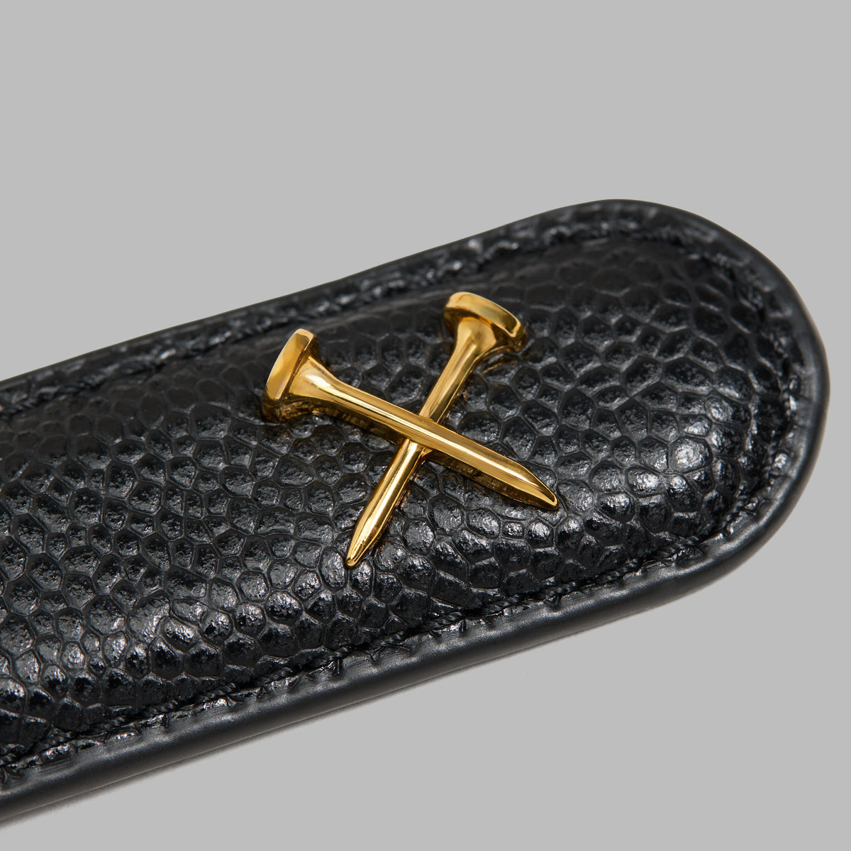 METAL TEES PEBBLE LEATHER BELT